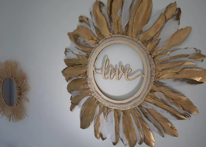 * Les Aux Etoiles * *